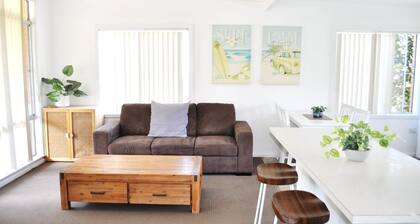 Capeview 2 - Top floor unit perfect distance from everything you could need in South West Rocks.