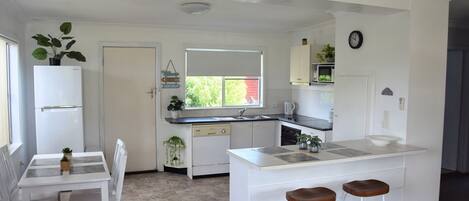 Micro-ondes, lave-vaisselle