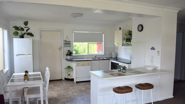 Mikrobølgeovn og oppvaskmaskin