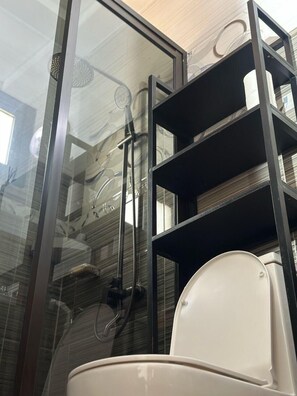 Apartment, City View | Bathroom - Appartement moderne à Angré Nouveau Chu (Abidjan)