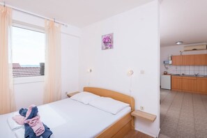 1 chambre, fer et planche à repasser, Wi-Fi, draps fournis