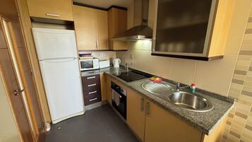 Apartment, 2 Bedrooms, Accessible, Smoking | Interior