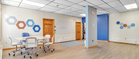 Room, 1 Bedroom | Dining