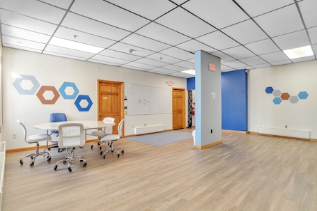 Room, 1 Bedroom | Dining