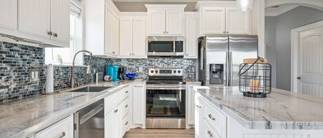 Private kitchen | Fridge, coffee/tea maker