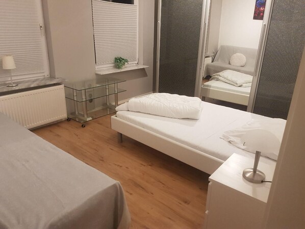 2 bedrooms, iron/ironing board, WiFi