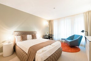 Ropa de cama de alta calidad y escritorio