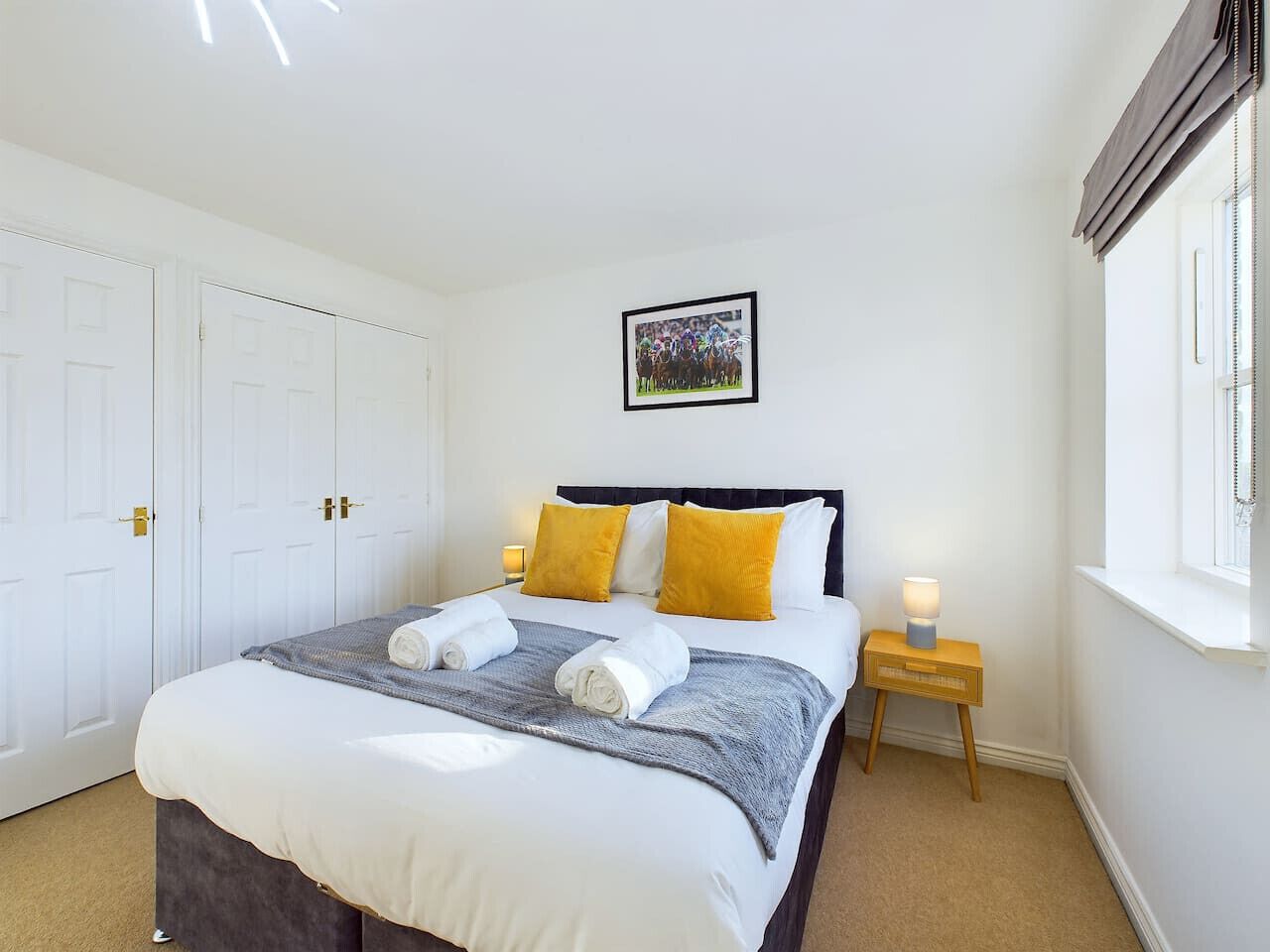 4 quartos, escrivaninha, ferros/tábuas de passar roupa