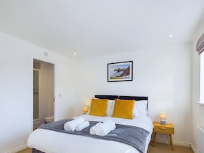 4 Schlafzimmer, Schreibtisch, Bügeleisen/Bügelbrett, kostenloses WLAN