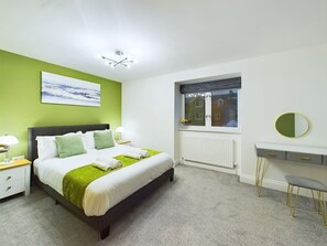 2 bedrooms, desk, iron/ironing board, free WiFi
