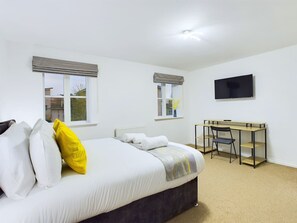 4 bedrooms, desk, free WiFi