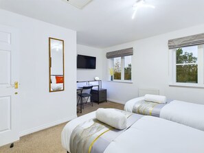 4 Schlafzimmer, Schreibtisch, kostenloses WLAN, Bettwäsche