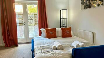 Desk, free WiFi, bed sheets