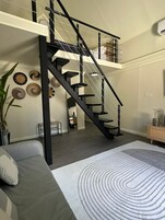 Studiosvit Superior - utsikt mot innergården | Vardagsrum | Tv