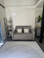 Studiosvit Superior - utsikt mot innergården | Vardagsrum | Tv