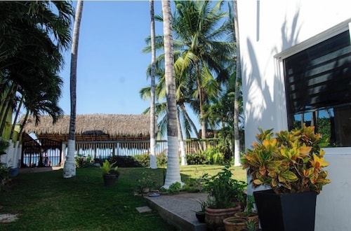 Artist’s Cove: Beachfront Casa in Lo de Marcos