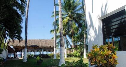 Artist’s Cove: Beachfront Casa in Lo de Marcos