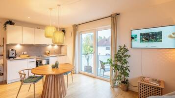 Geladeira, micro-ondas, fogão, cooktop