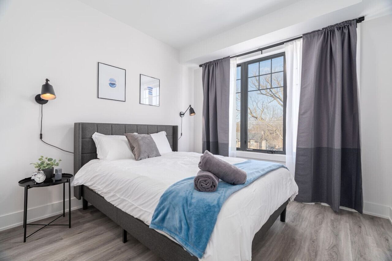 2 habitaciones, escritorio, tabla de planchar con plancha y wifi gratis 