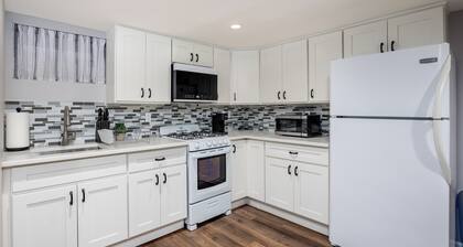 Charming 1-bedroom apt with WiFi, AC in soothing Seaford