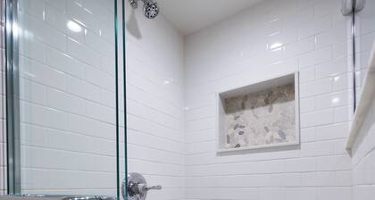 Charming 1-bedroom apt with WiFi, AC in soothing Seaford