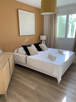 3 chambres, fer et planche à repasser, Wi-Fi, draps fournis