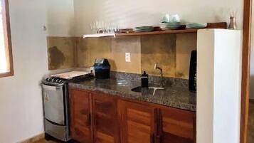 Refrigerador, placa de cocina, utensilios de cocina