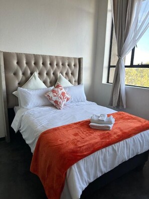 1 habitación, tabla de planchar con plancha, wifi y ropa de cama 