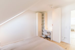 2 bedrooms, desk, free WiFi, bed sheets