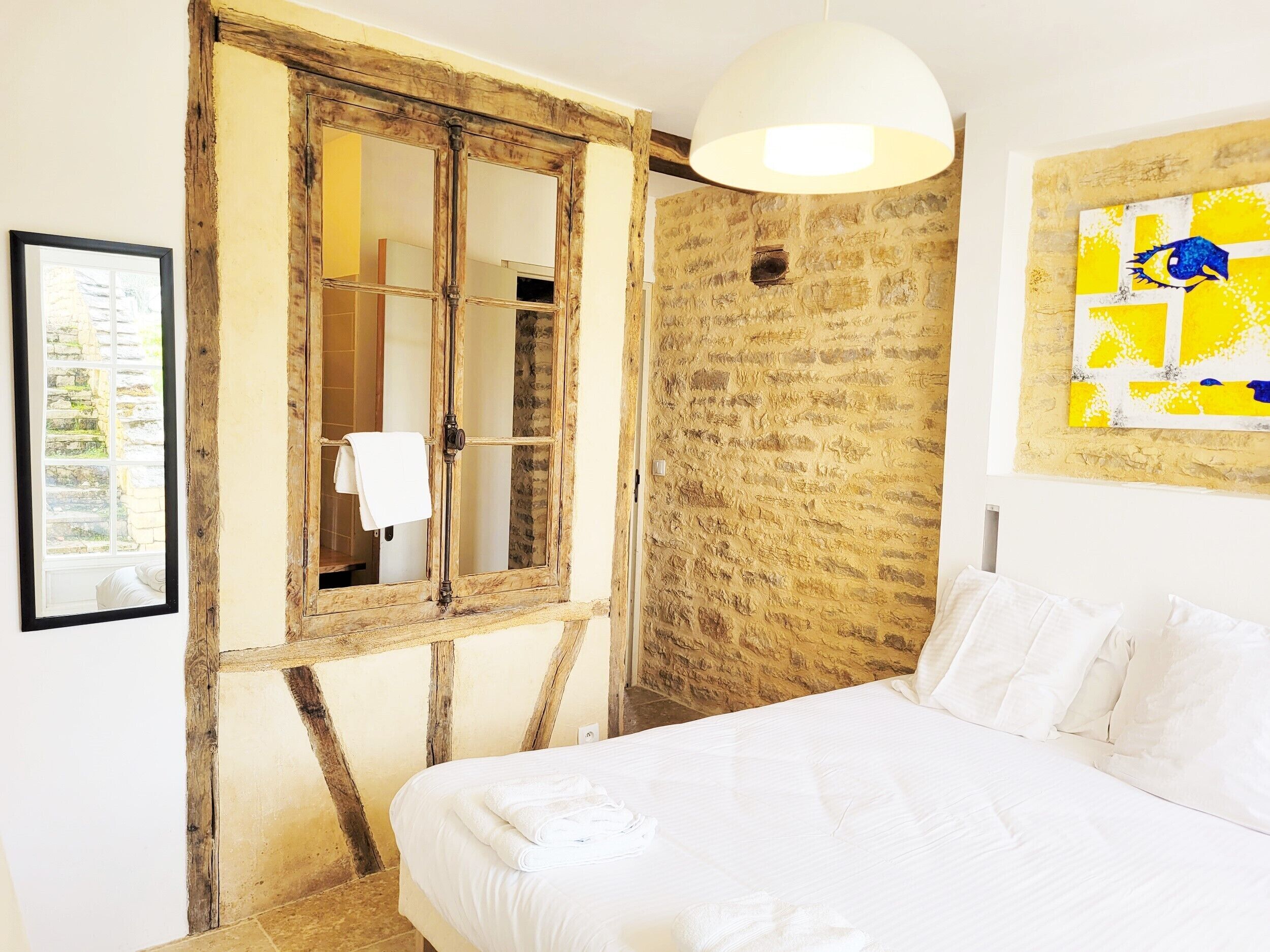 3 bedrooms, iron/ironing board, WiFi, bed sheets