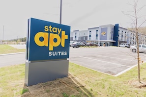 Exterior - stayAPT Suites Lafayette South (Lafayette)