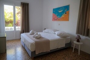 2 bedrooms, in-room safe, iron/ironing board, free WiFi - Grand Bleu Iros House (Ermioni)