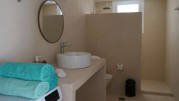 House, Sea View | Bathroom | Shower, hair dryer, towels, soap