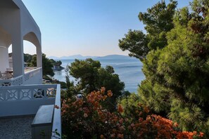 Front of property - Grand Bleu Iros House (Ermioni)