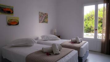 2 bedrooms, in-room safe, iron/ironing board, free WiFi