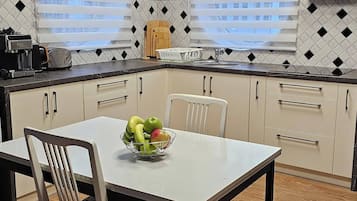 Apartment, 1 Schlafzimmer, Terrasse, Stadtblick | Innenbereich