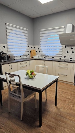 Apartment, 1 Bedroom, Terrace, City View | Interior