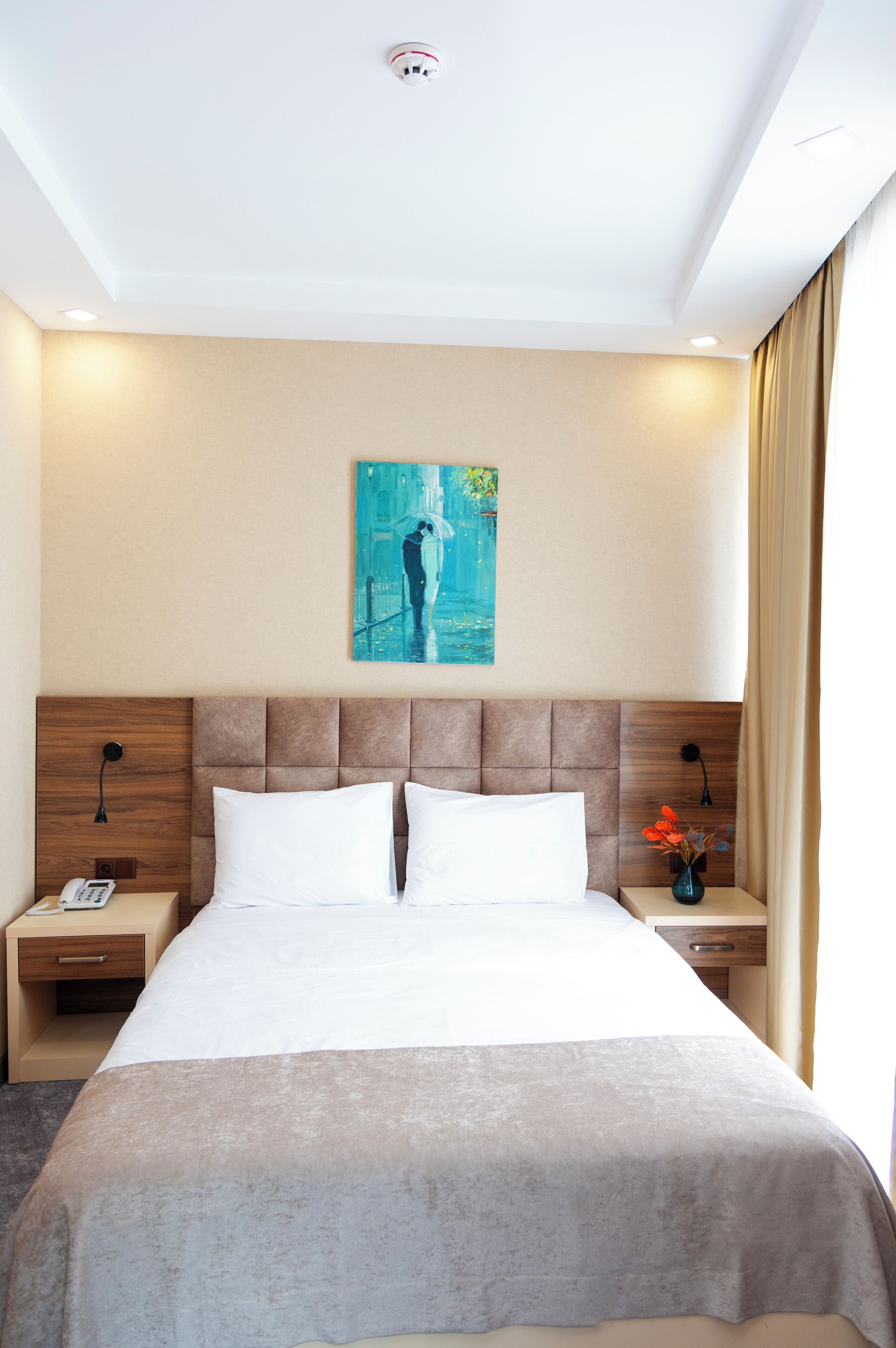 Superior dubbelrum | Skrivbord, arbetsyta för laptop och gratis wi-fi