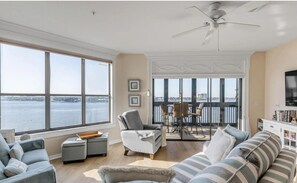 Smart TV - Waterfront 2 bed/2 bath, walk or roll to beach, Flagler Ave & local restaurants. (New Smyrna Beach)