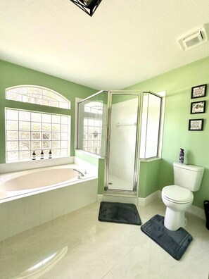 ヘアドライヤー、タオル、石鹸、シャンプー