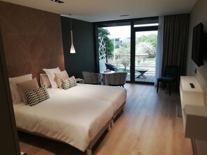 Design Double or Twin Room, Garden View | Premium bedding, in-room safe, desk, blackout curtains - Domaine de Bayeux (Bayeux)