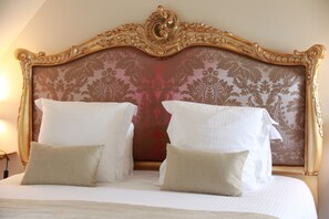 Superior Double Room | Premium bedding, in-room safe, desk, blackout curtains - Domaine de Bayeux (Bayeux)