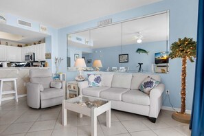 Condo, 1 Katil Raja (King) dengan Katil Sofa (Inn At Summerwind 304 - Hooked on the) | Ruang tamu