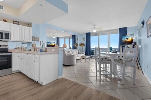 Condo, 1 giường cỡ king và sofa giường (Inn At Summerwind 304 - Hooked on the) | Nội thất
