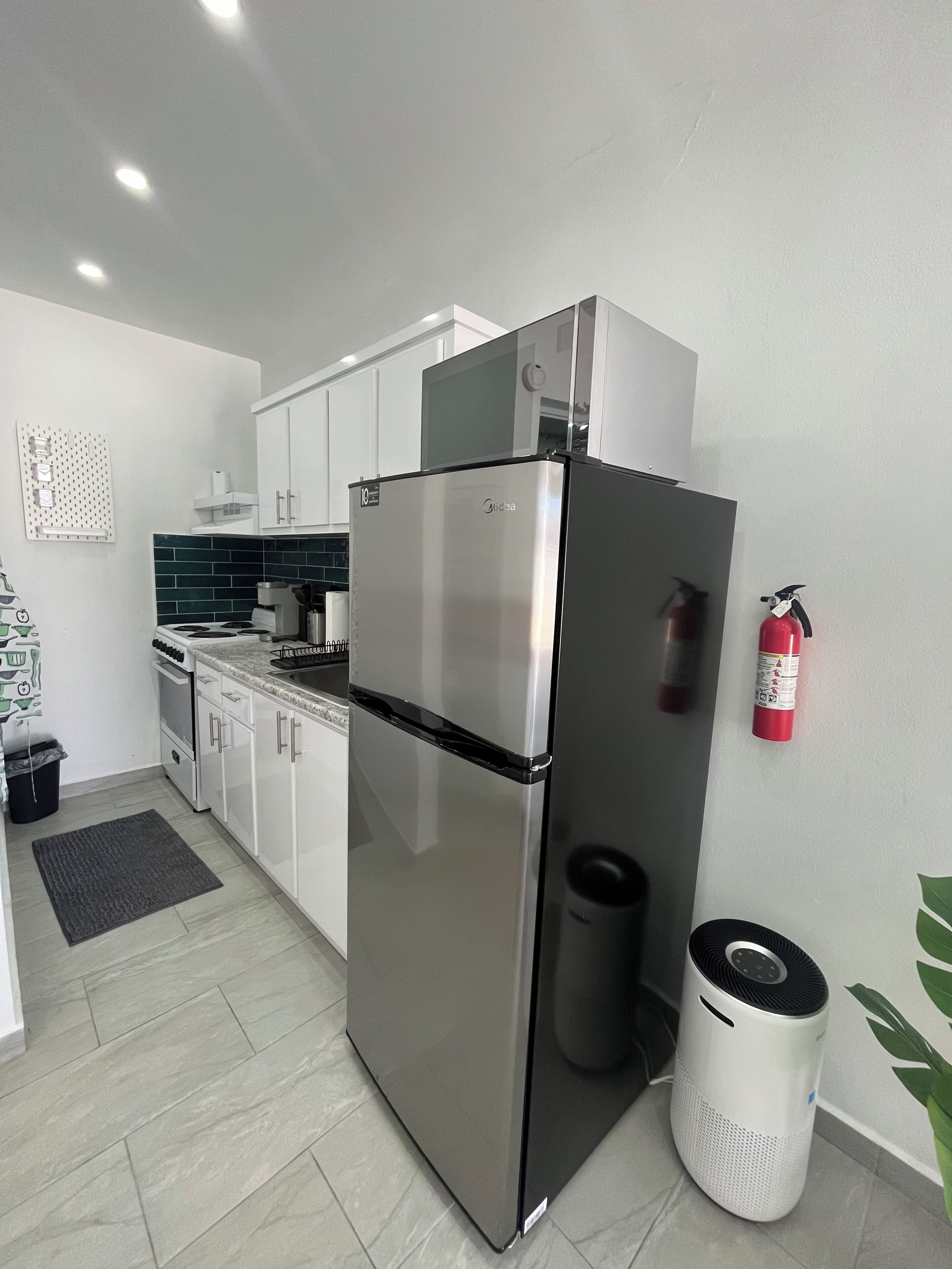 舒適公寓, 2 張加大雙人床, 廚房, 池畔 | 私人廚房 | 咖啡機/沖茶器、烤麵包機、清潔用品