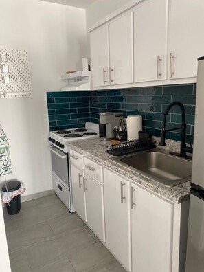 Comfort Apartment, 2 Queen Beds, Kitchen, Poolside | Private kitchen | Coffee/tea maker, toaster, cleaning supplies - Sea Breeze Tunnel Hideaway 6 (Terranova)