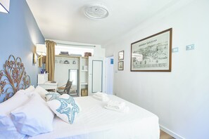 Interior - La Medusa Blu (Albenga)