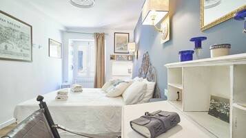 Apartment (2 Bedrooms) | 2 bedrooms, iron/ironing board, cots/infant beds, bed sheets