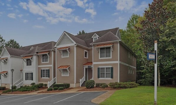 Exterior - Spacious 3-bedroom estate with AC in delightful Williamsburg (Williamsburg)