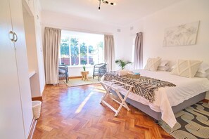 5 bedrooms, iron/ironing board, WiFi, bed sheets